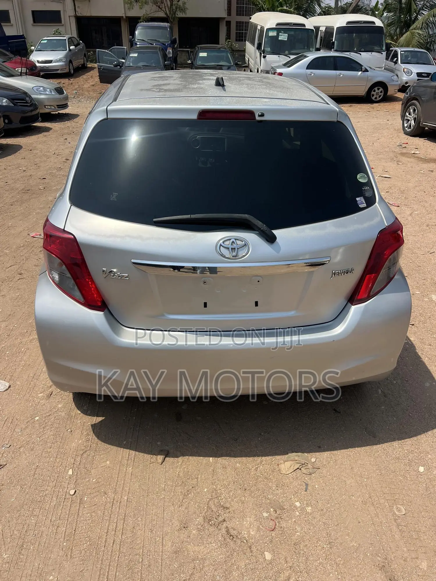 Toyota Vitz 1.3 FWD 5dr 2013 Gray