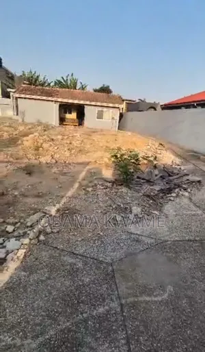  Land Sale  
100×120 Size 
 Achimota - Tantra 
* Tarred Road 
*