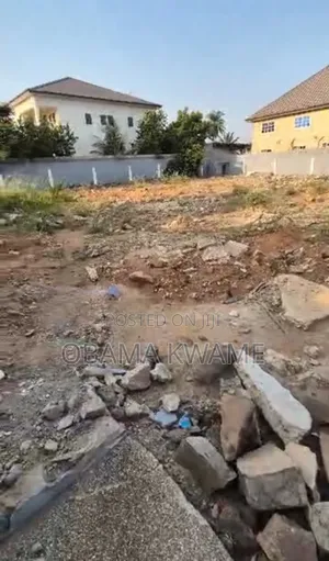 Land Sale  
100×120 Size 
 Achimota - Tantra 
* Tarred Road 
*