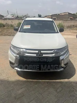 Mitsubishi Outlander ES FWD 2018 White