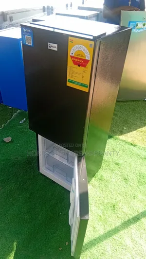 Space-Saving Pearl 79l Double-Door Refrigerator! 79-Liters