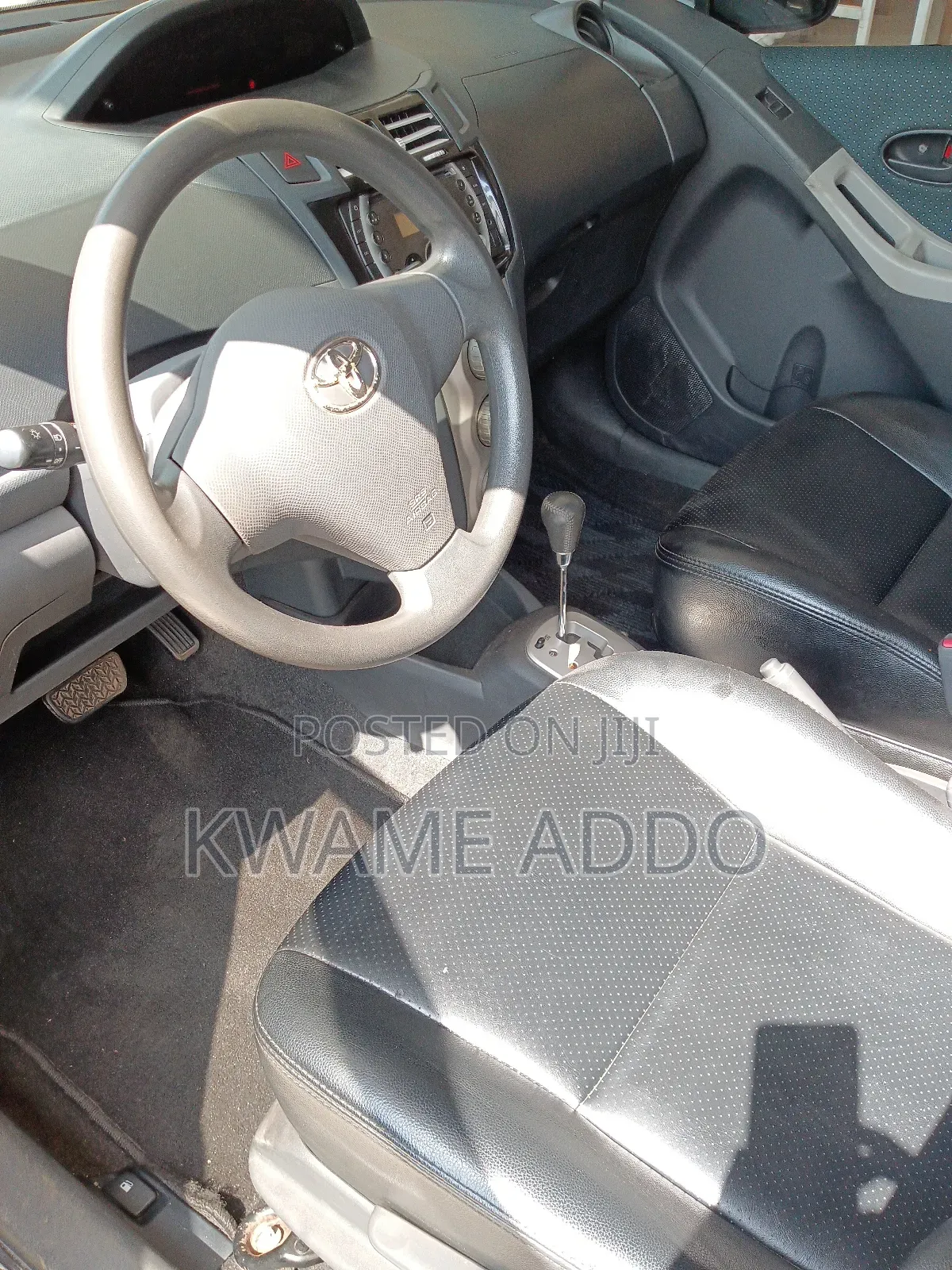 Toyota Yaris 2011 Black