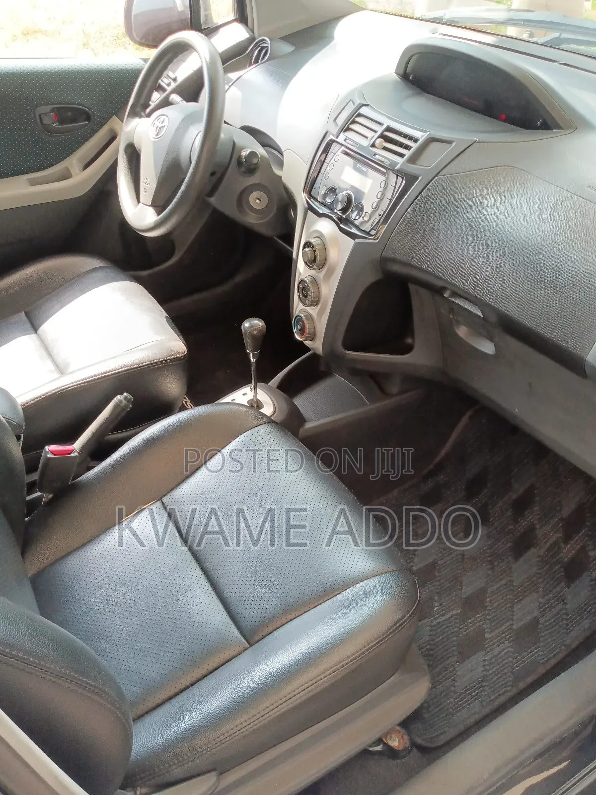 Toyota Yaris 2011 Black