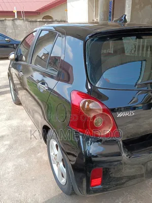 Toyota Yaris 2011 Black