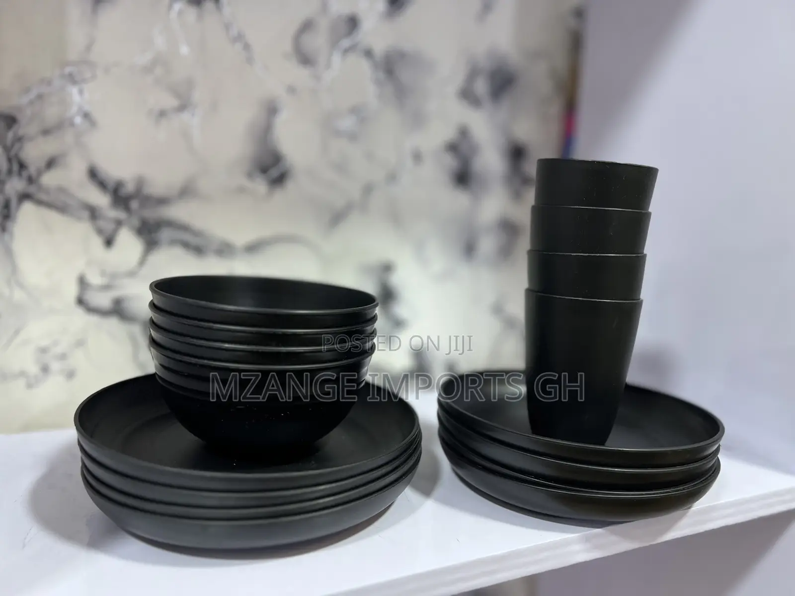 16pcs Black Plastic Dinnerware Set