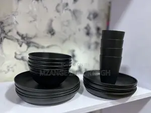 16pcs Black Plastic Dinnerware Set