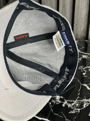 Men's Grey Flexfit Baseball Cap.