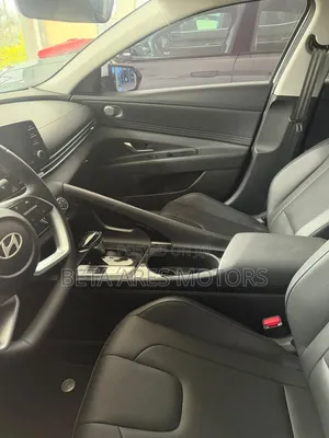 New Hyundai Elantra SE 2024 Black