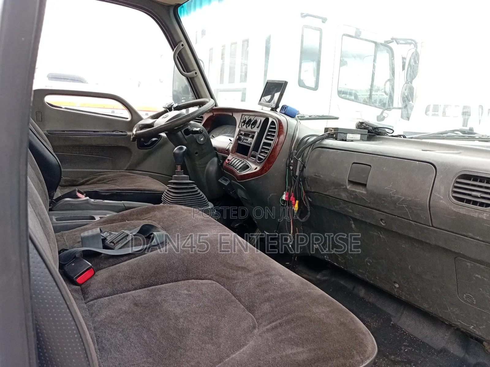 Hyundia Mighty 2 ( Six Holes) Truck