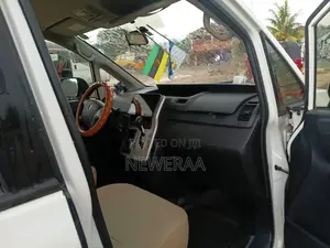 Toyota Voxy 2013 White