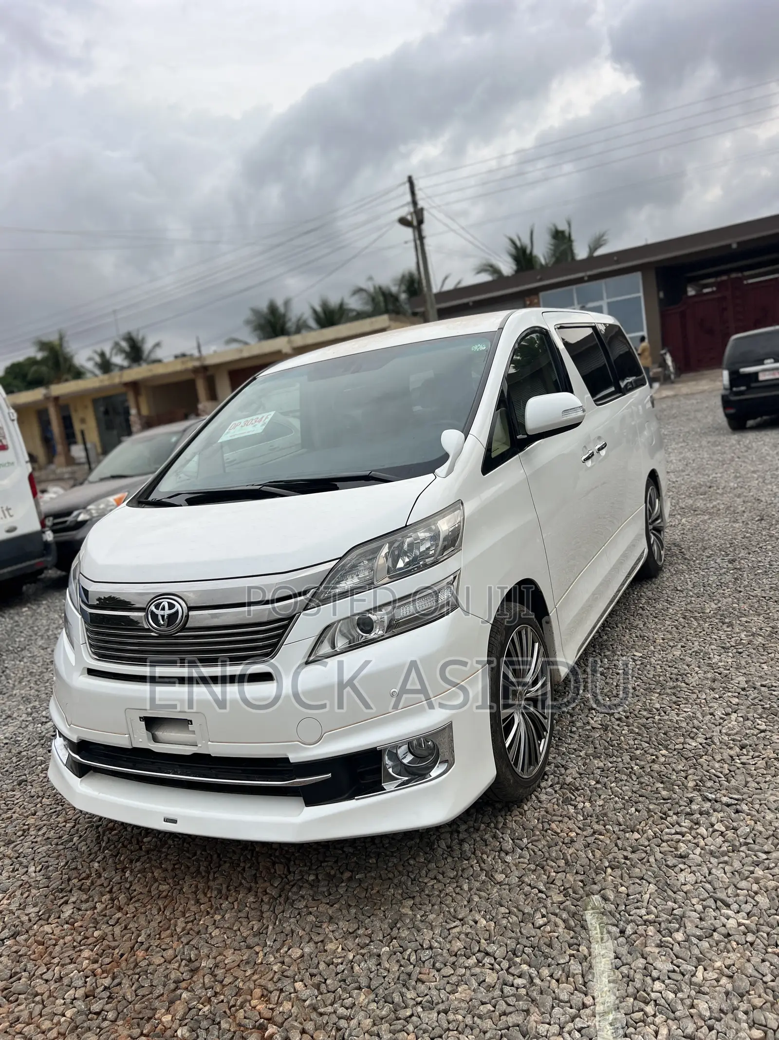 Toyota Vellfire 2010 White