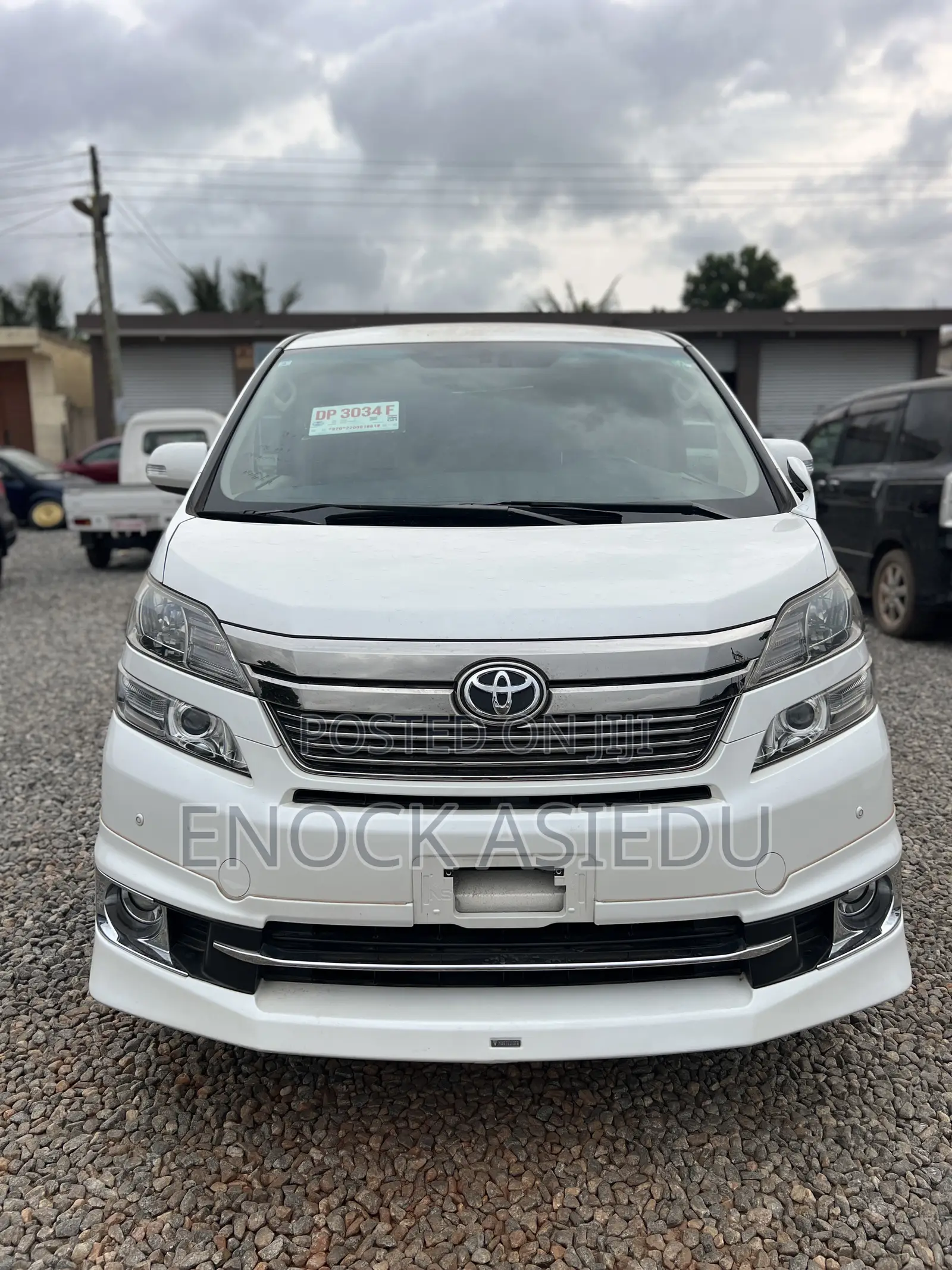Toyota Vellfire 2010 White