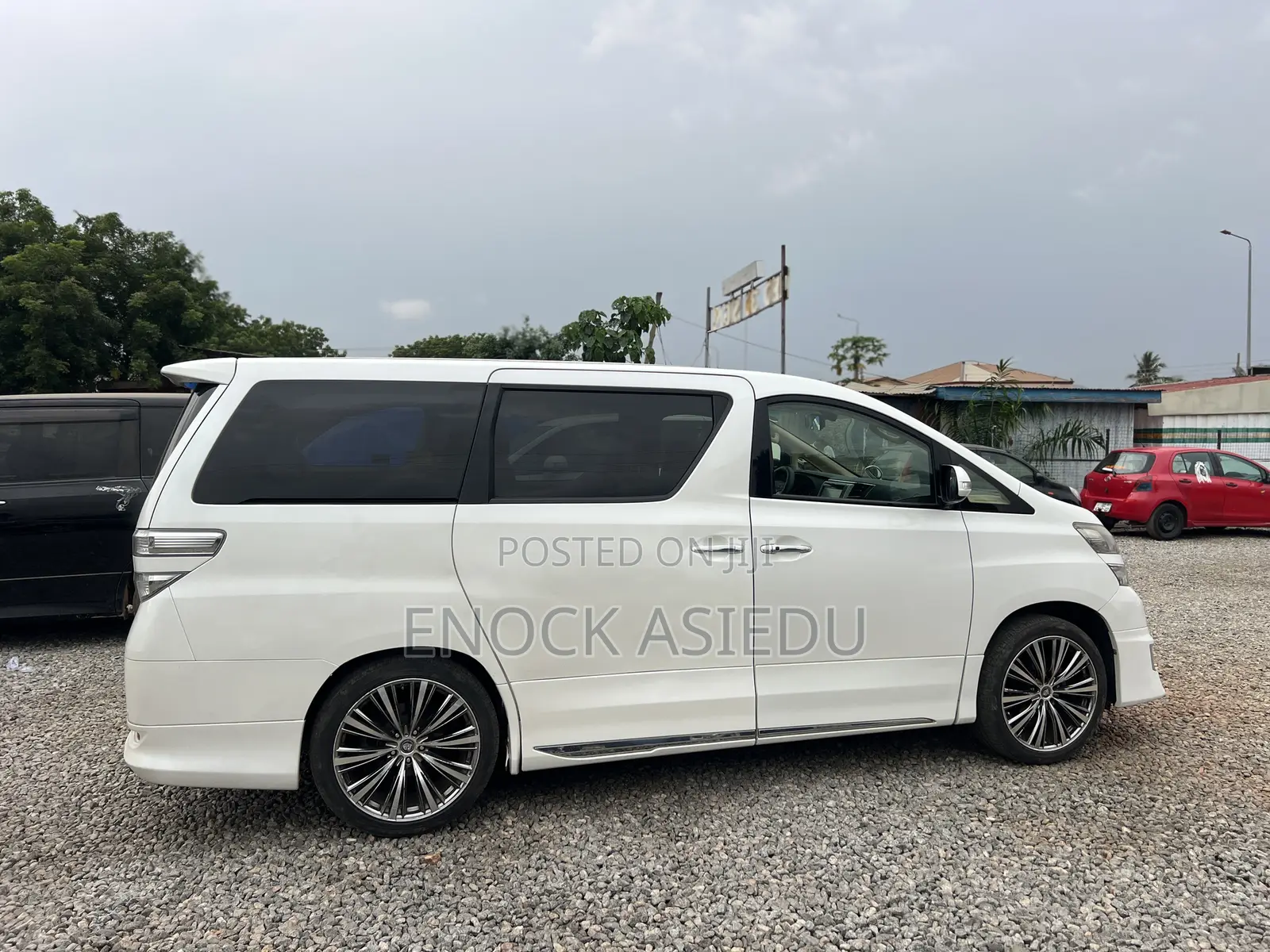 Toyota Vellfire 2010 White