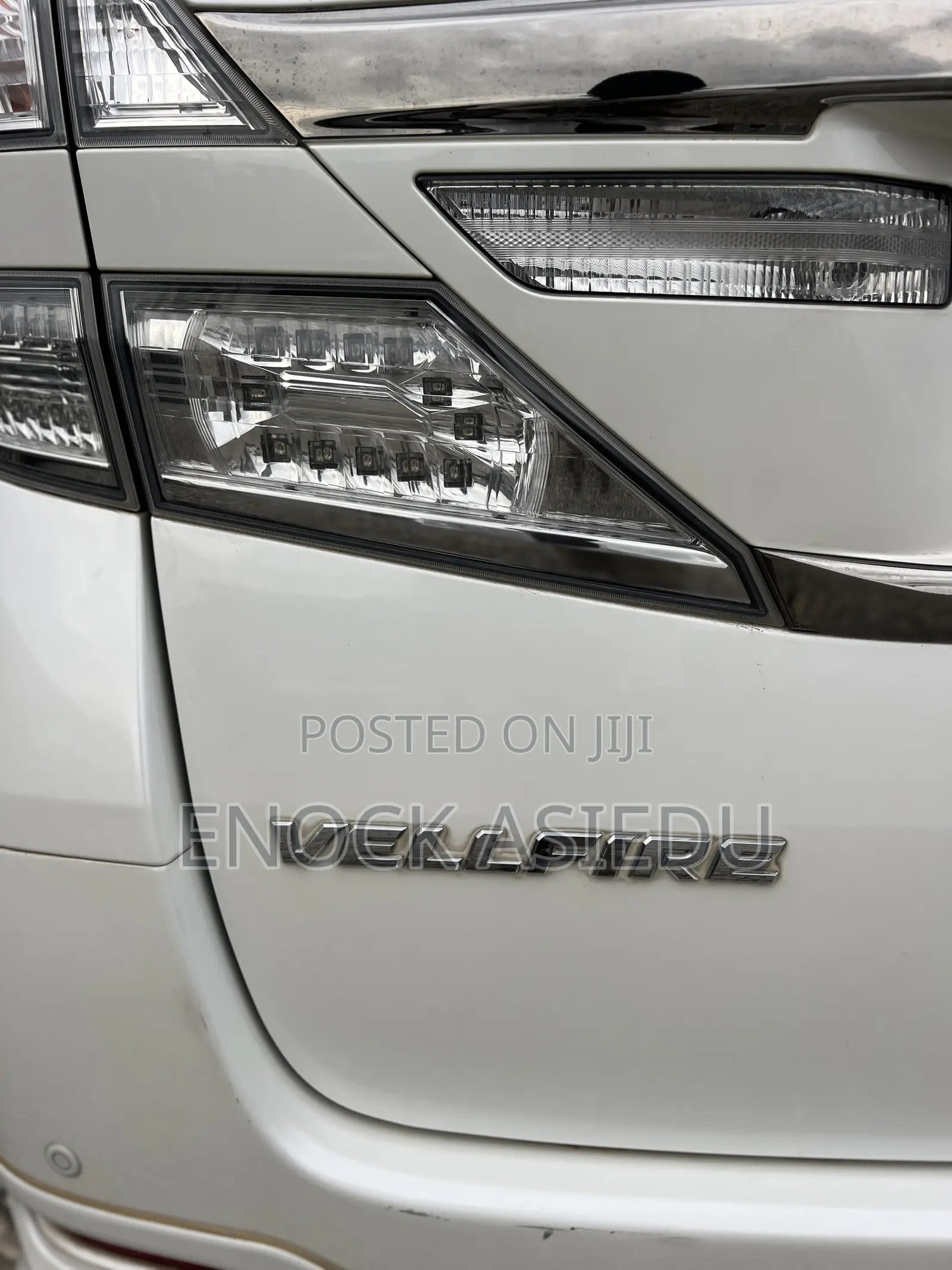 Toyota Vellfire 2010 White
