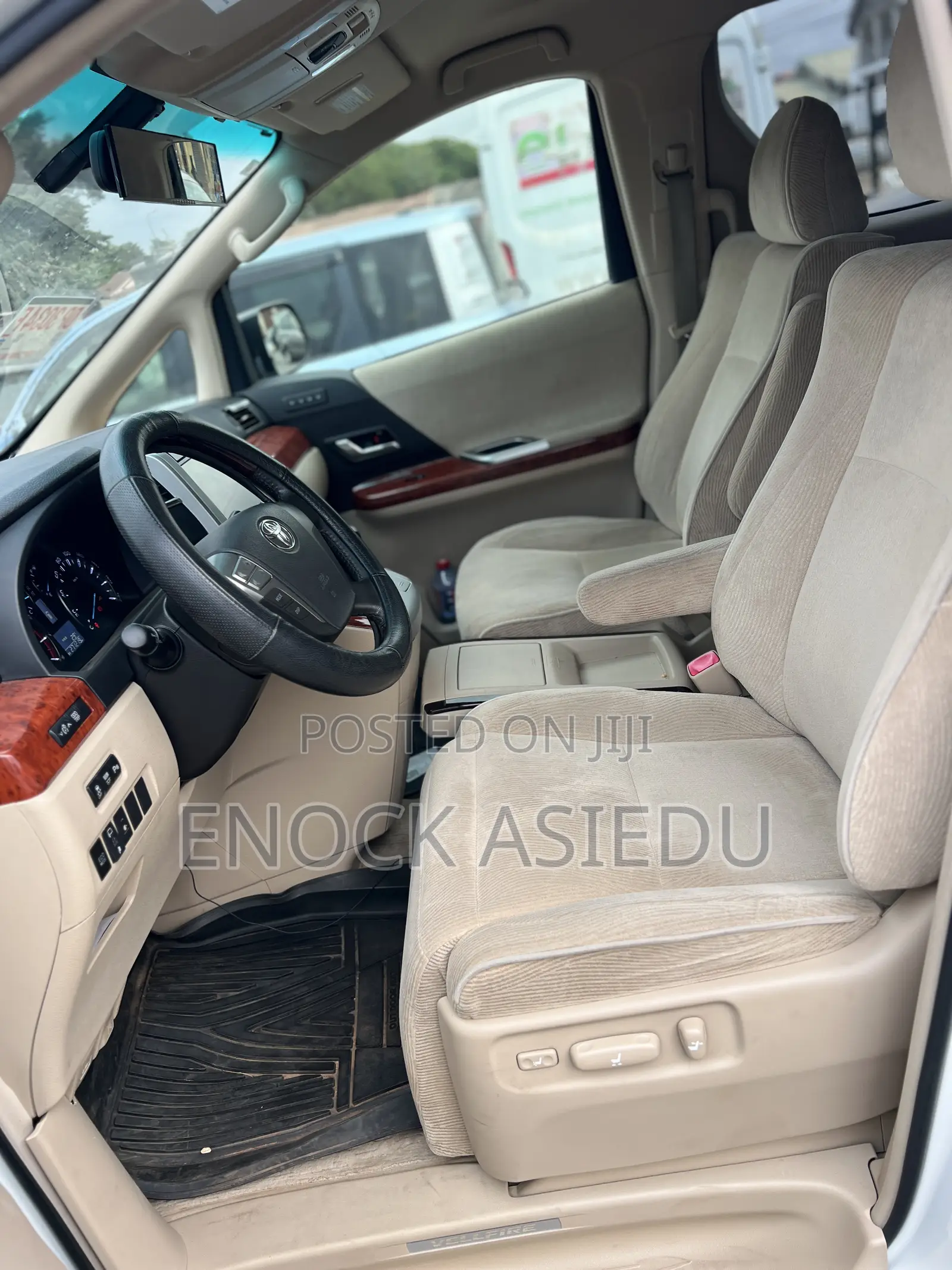 Toyota Vellfire 2010 White