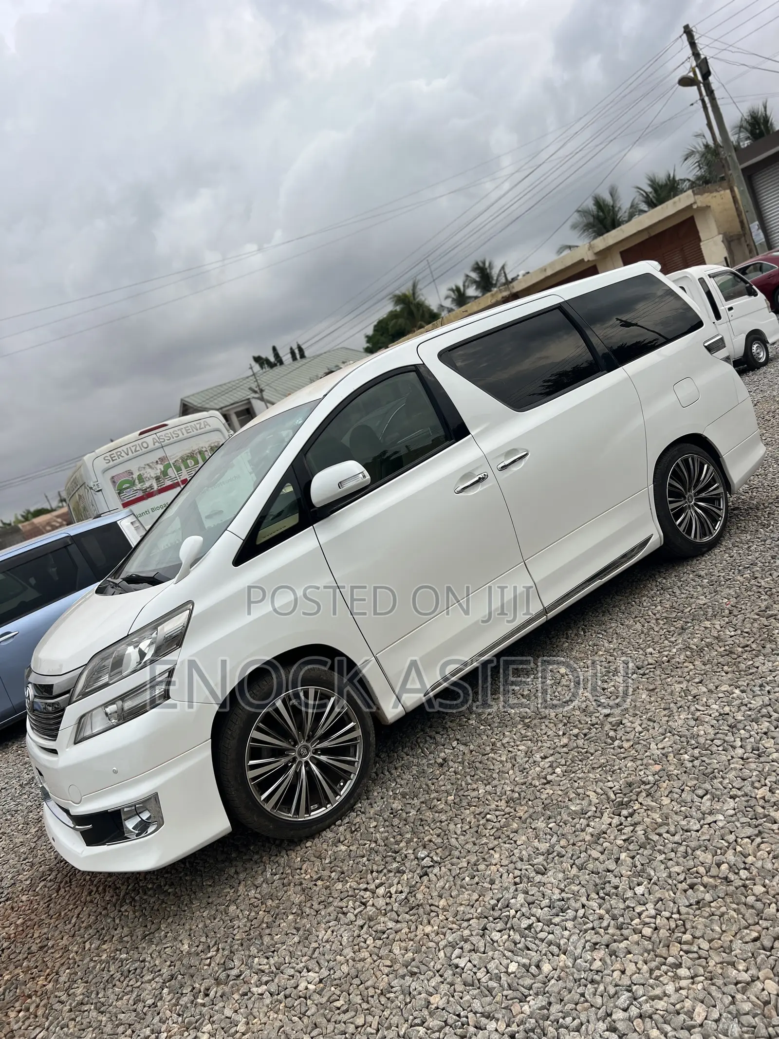 Toyota Vellfire 2010 White