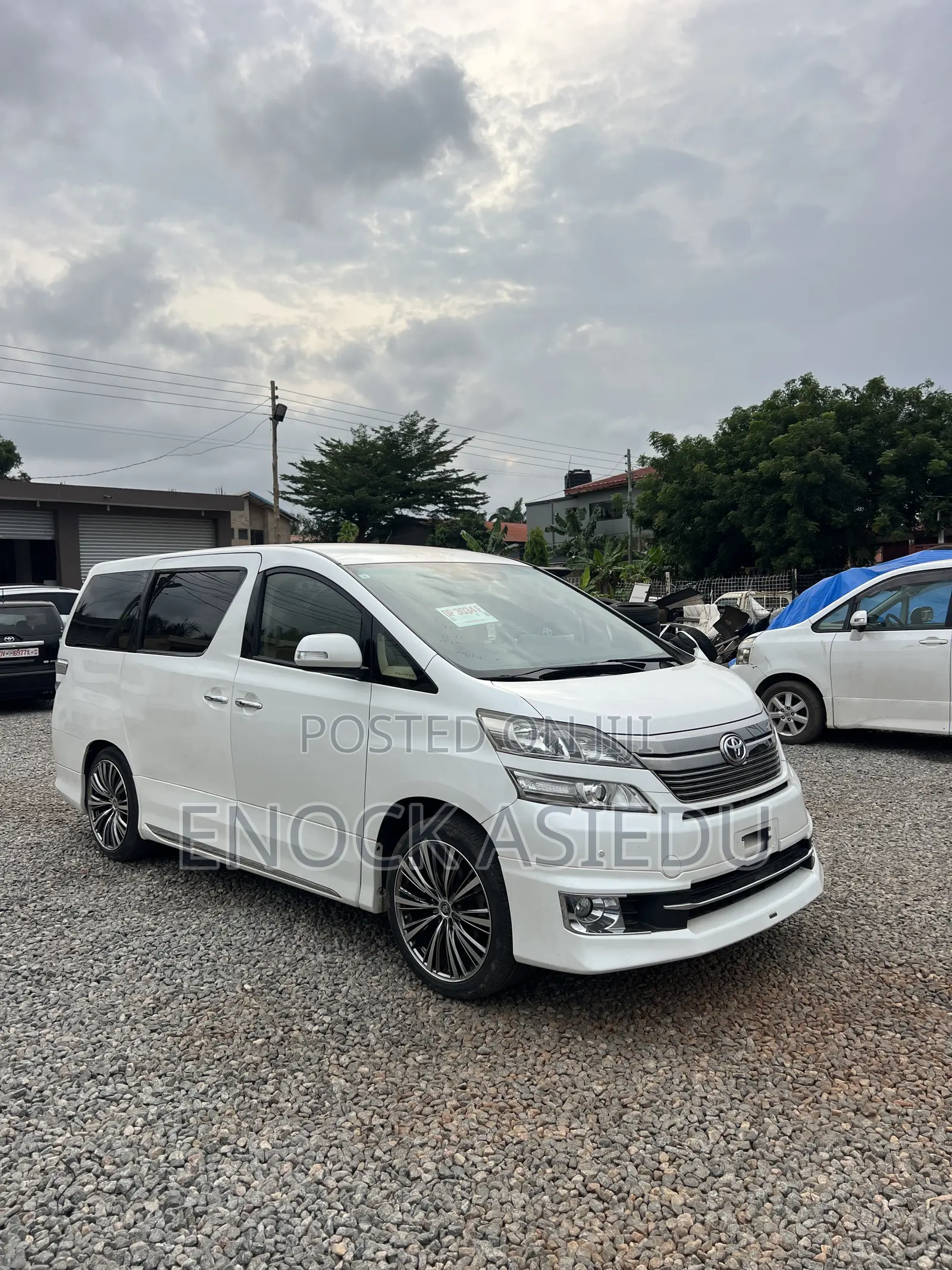 Toyota Vellfire 2010 White