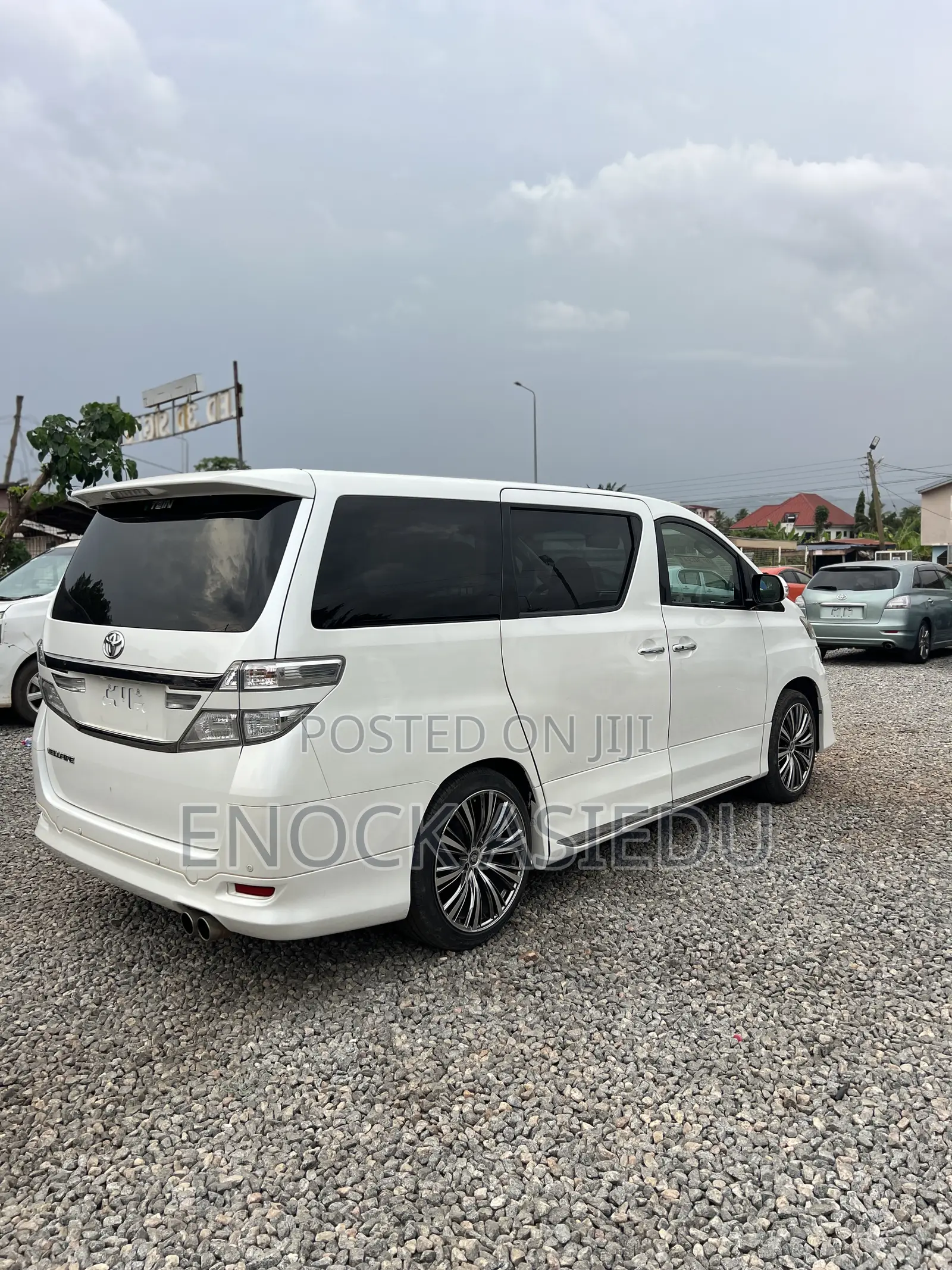 Toyota Vellfire 2010 White