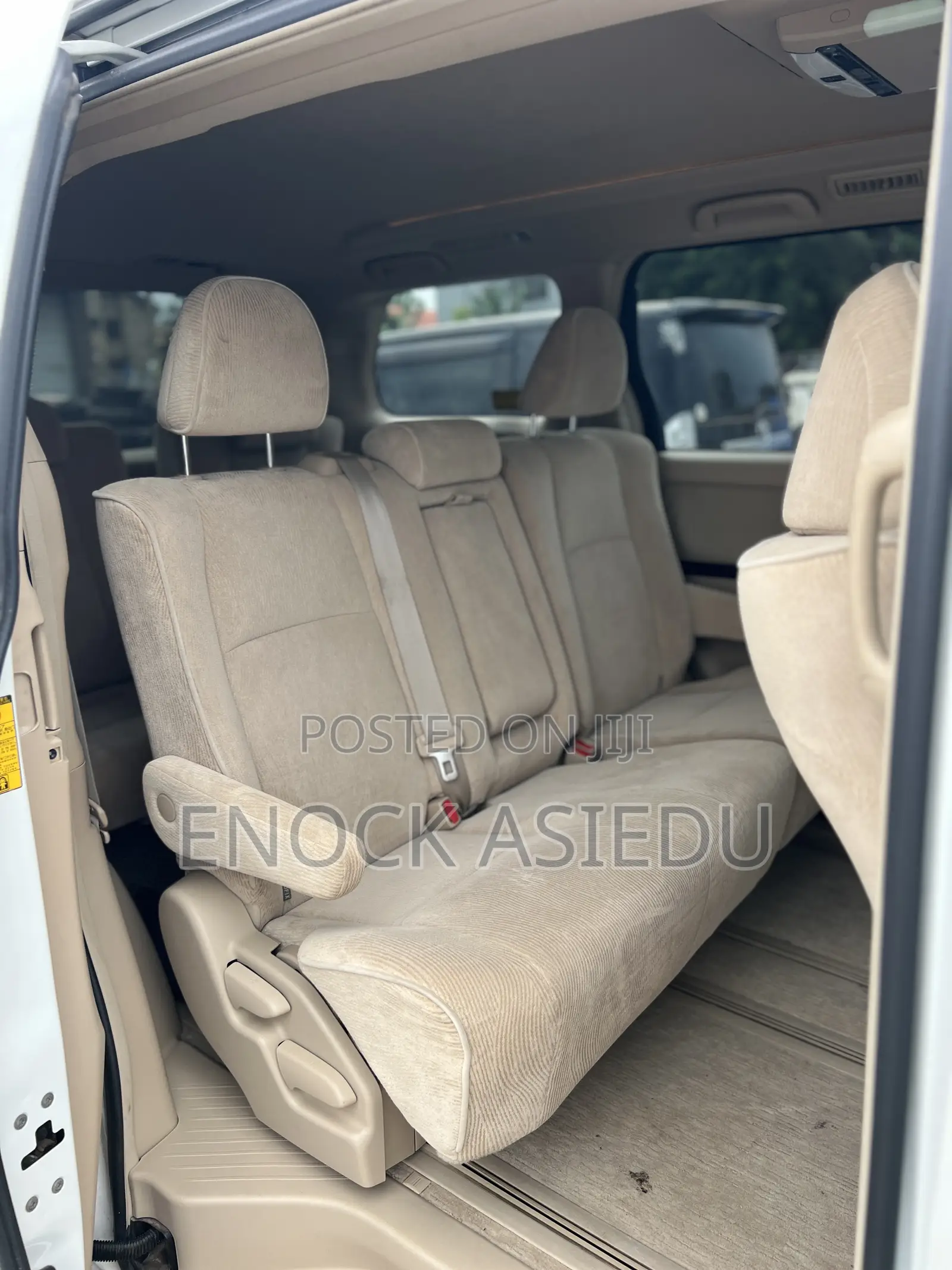 Toyota Vellfire 2010 White