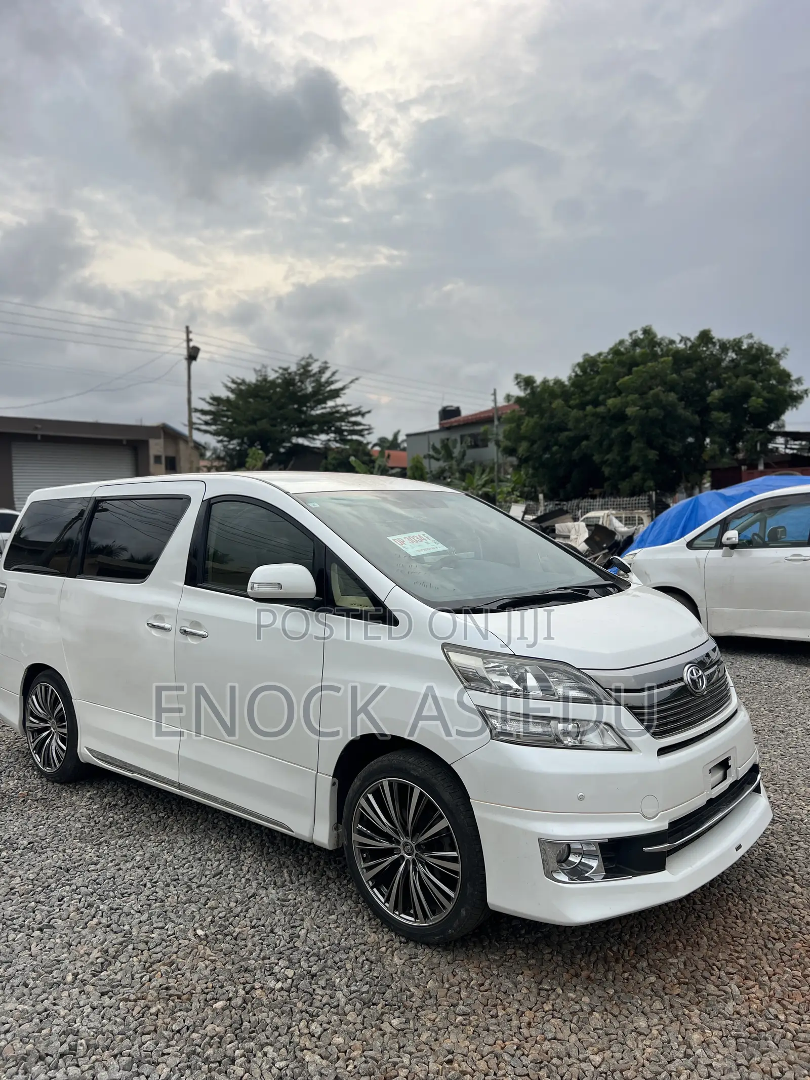 Toyota Vellfire 2010 White