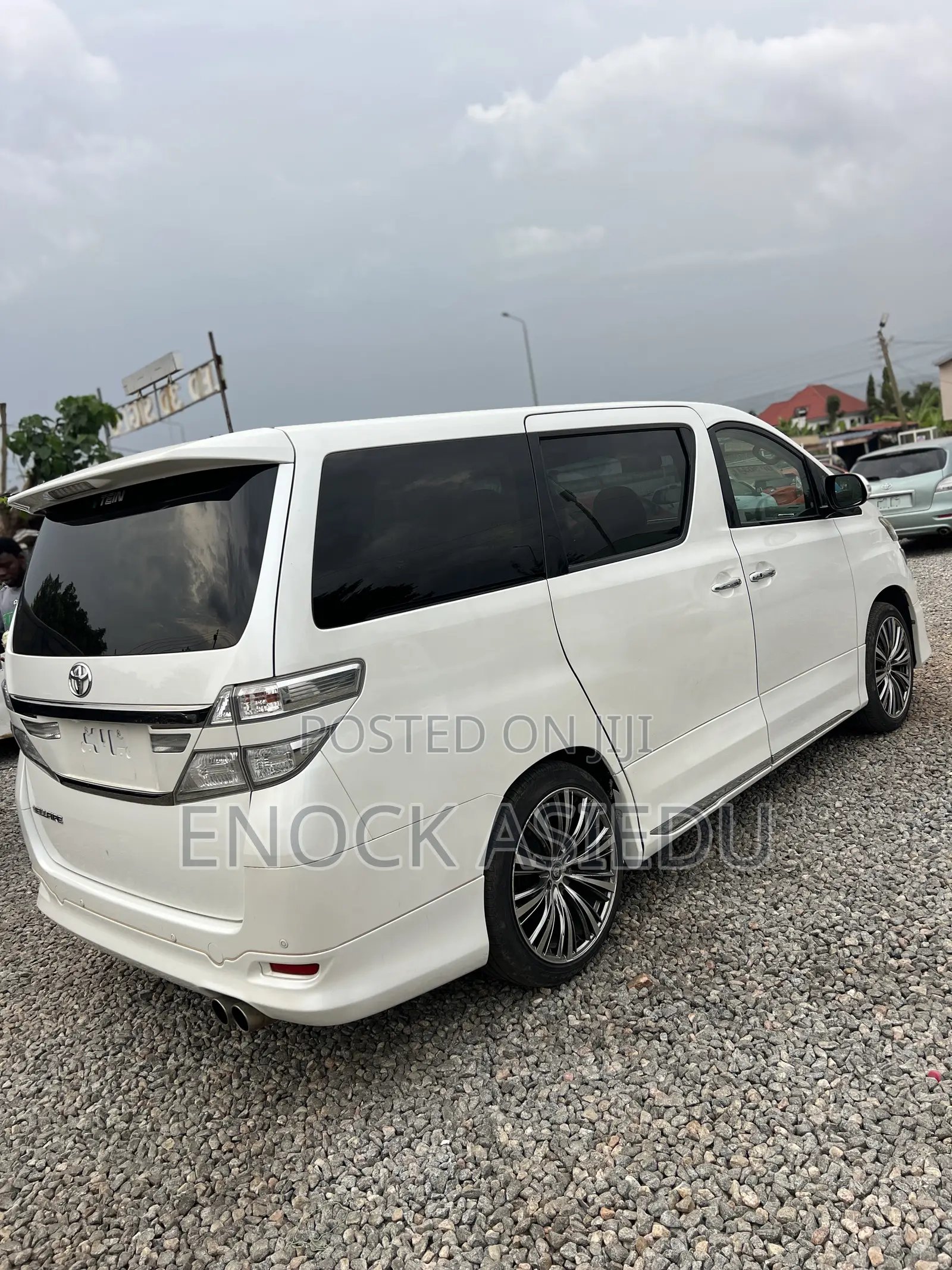 Toyota Vellfire 2010 White
