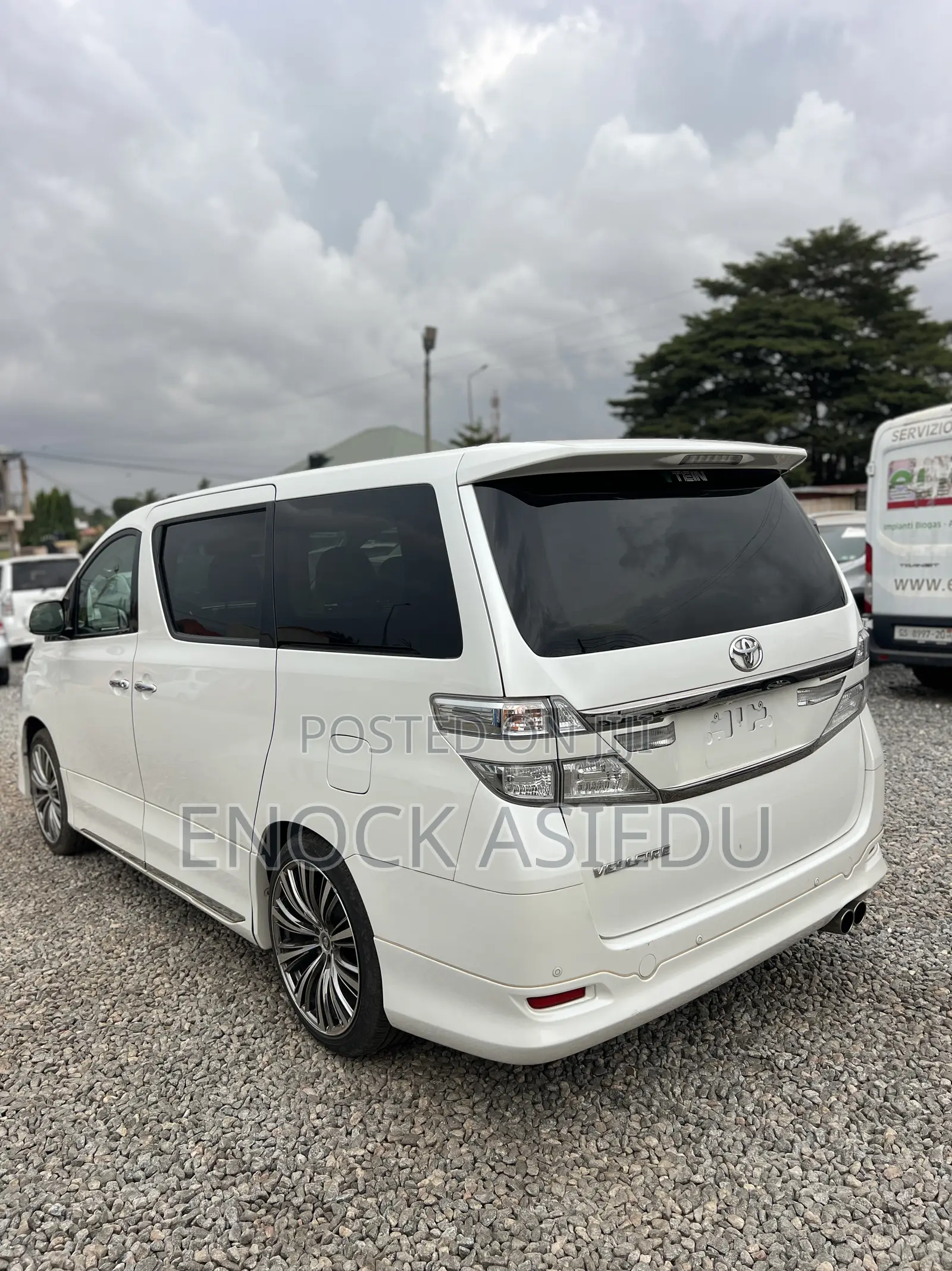 Toyota Vellfire 2010 White