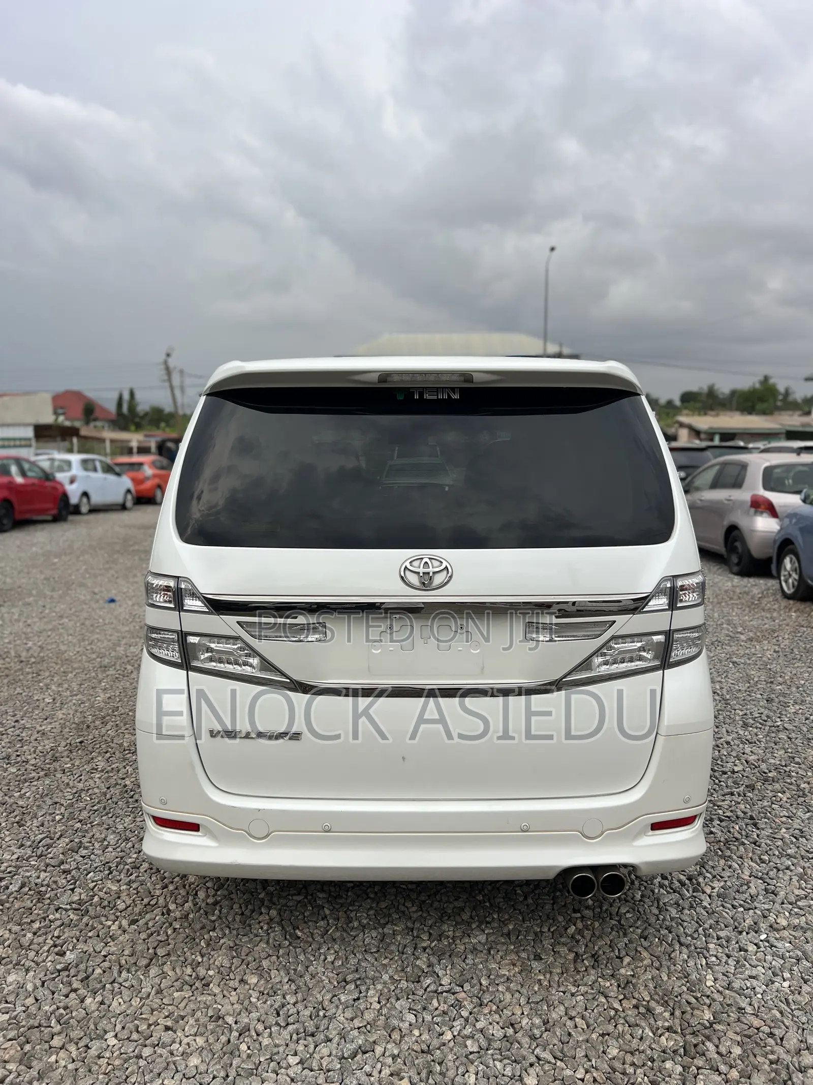 Toyota Vellfire 2010 White
