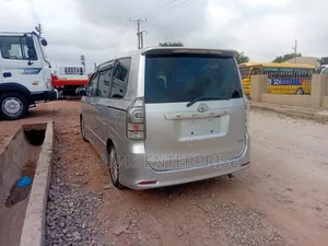 Toyota Voxy 2013 Silver