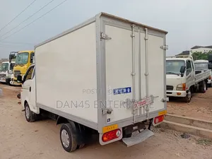 Hyundia Potter Container