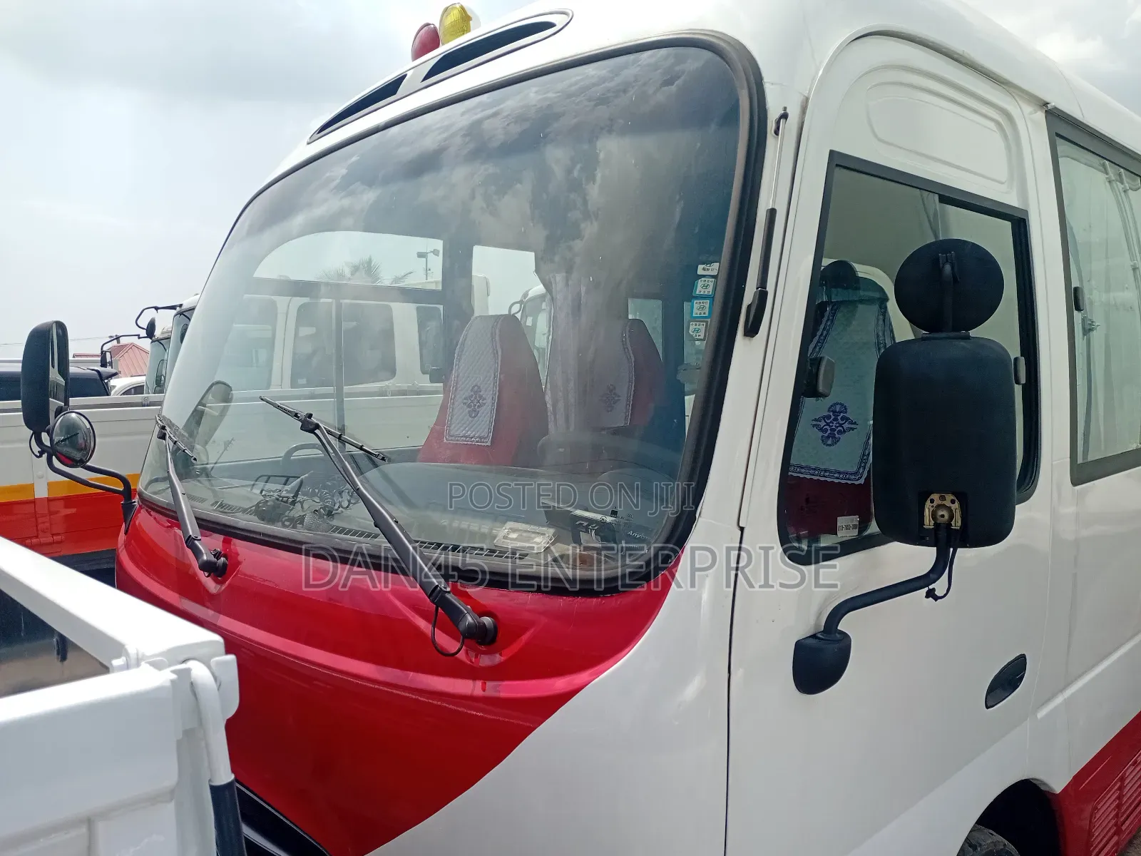 Hyundai County 2011 White