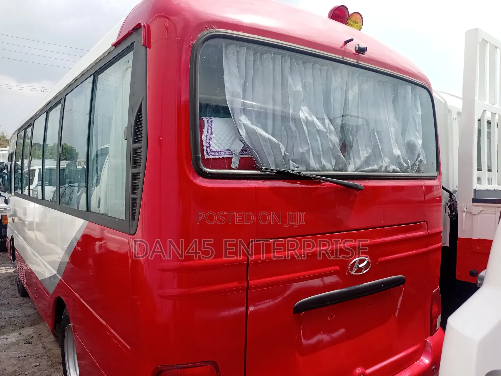 Hyundai County 2011 White