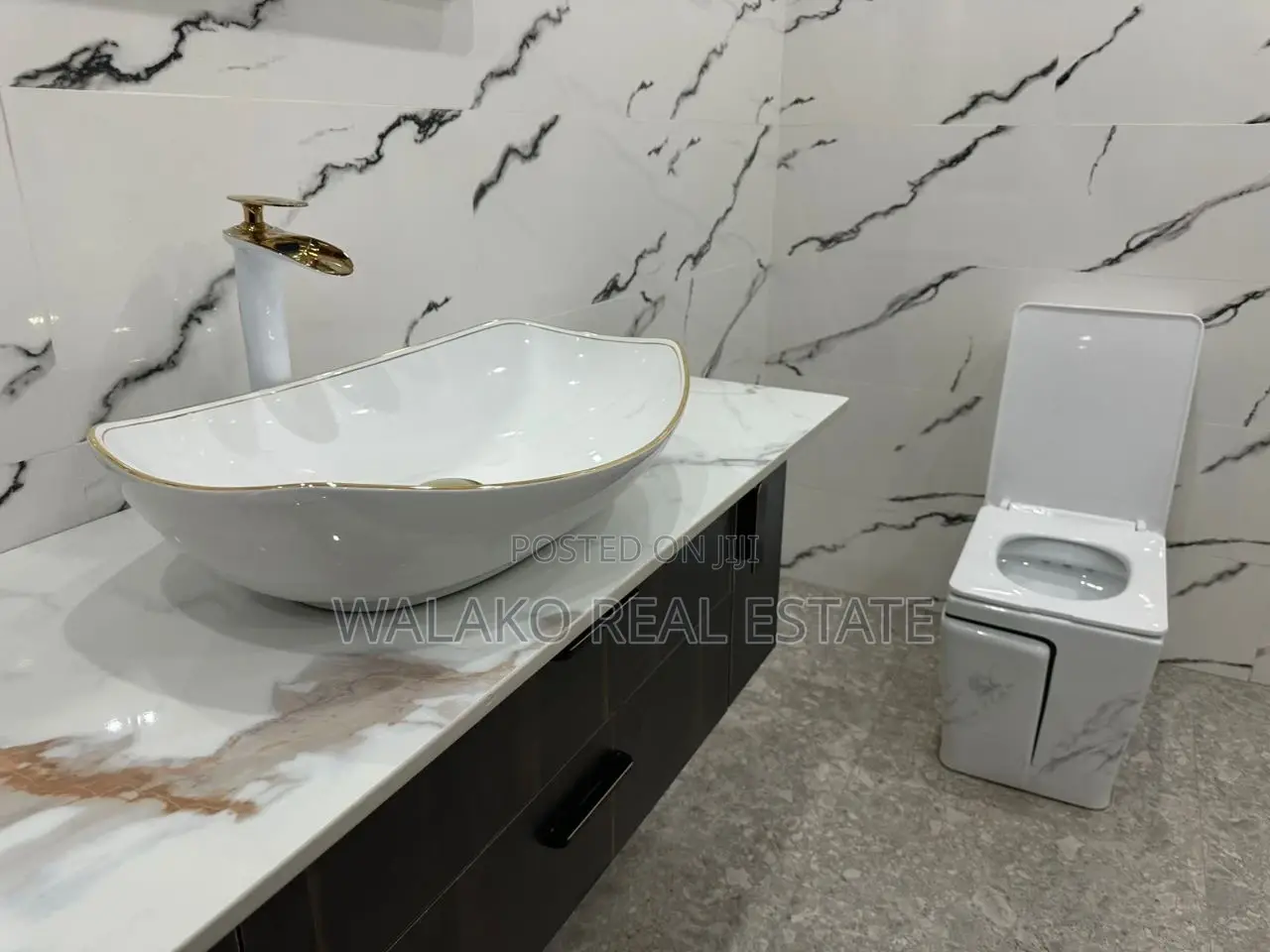 4bdrm House in West Hills Mall Area for sale