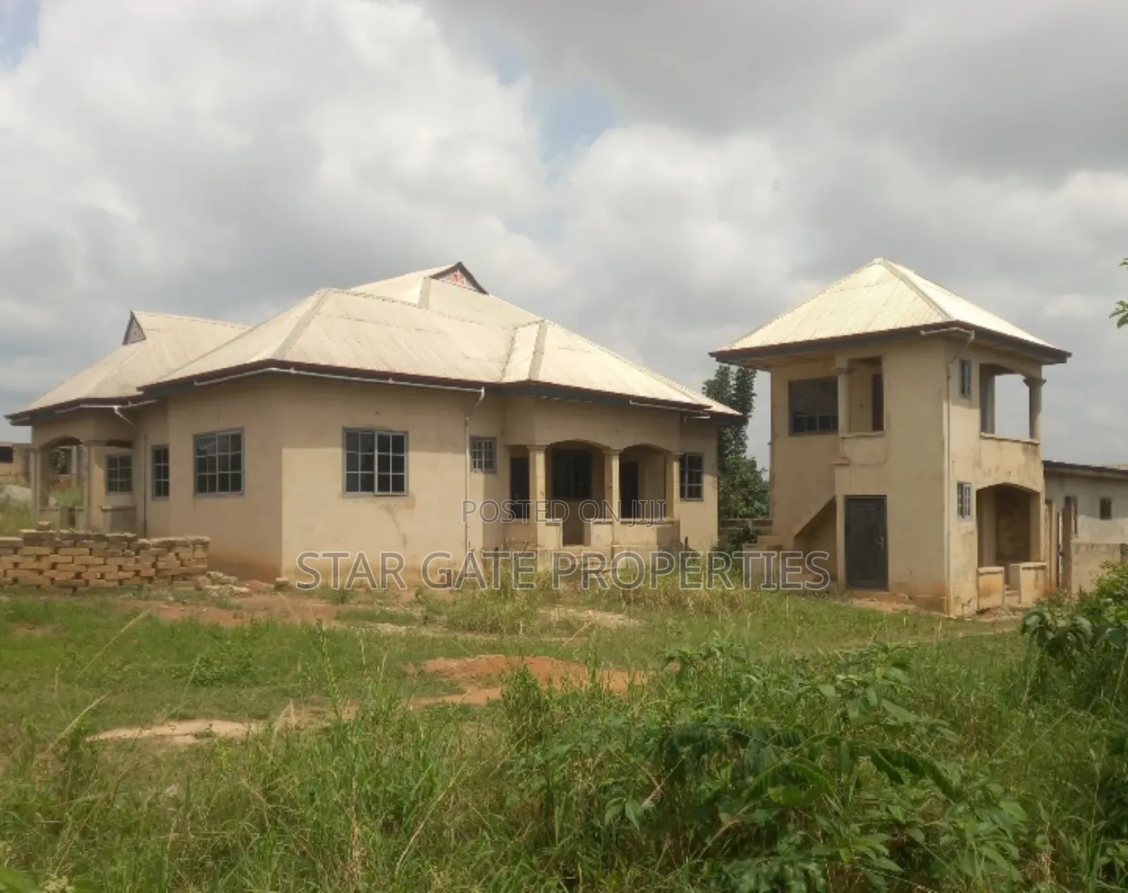 6bdrm House in Mampongteng Dumanafo, Kumasi Metropolitan for sale