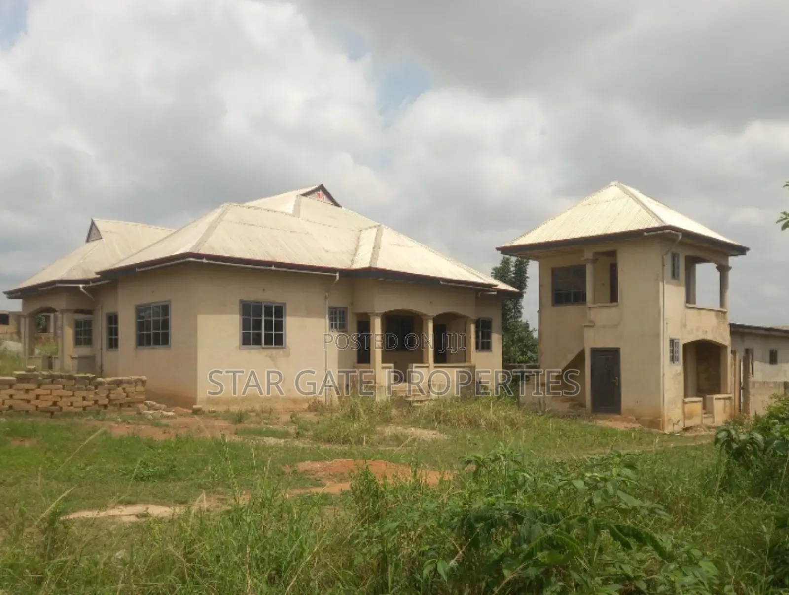 6bdrm House in Mampongteng Dumanafo, Kumasi Metropolitan for sale