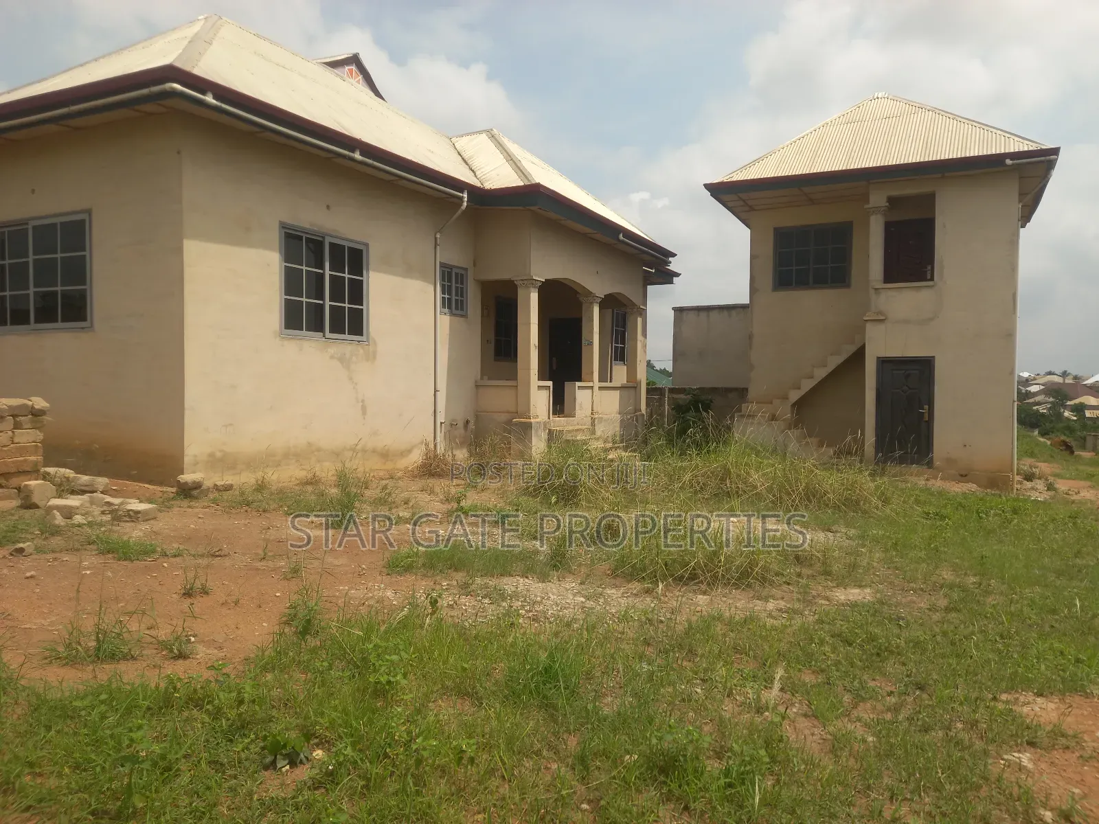 6bdrm House in Mampongteng Dumanafo, Kumasi Metropolitan for sale