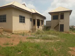 6bdrm House in Mampongteng Dumanafo, Kumasi Metropolitan for sale