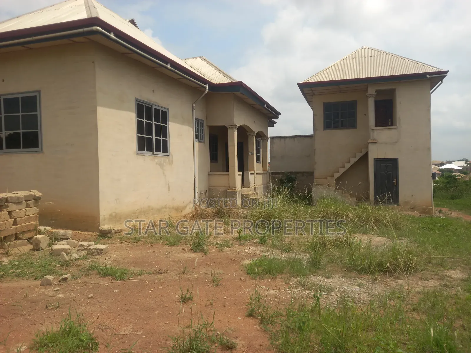 6bdrm House in Mampongteng Dumanafo, Kumasi Metropolitan for sale