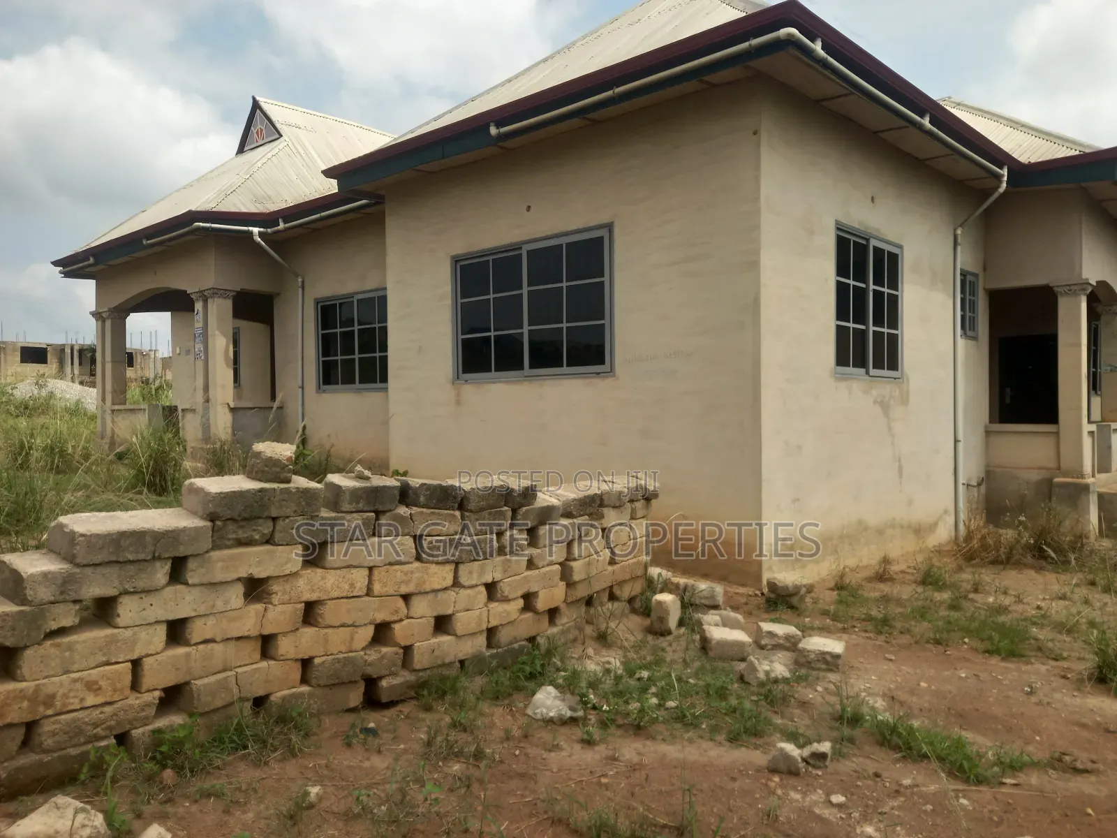 6bdrm House in Mampongteng Dumanafo, Kumasi Metropolitan for sale