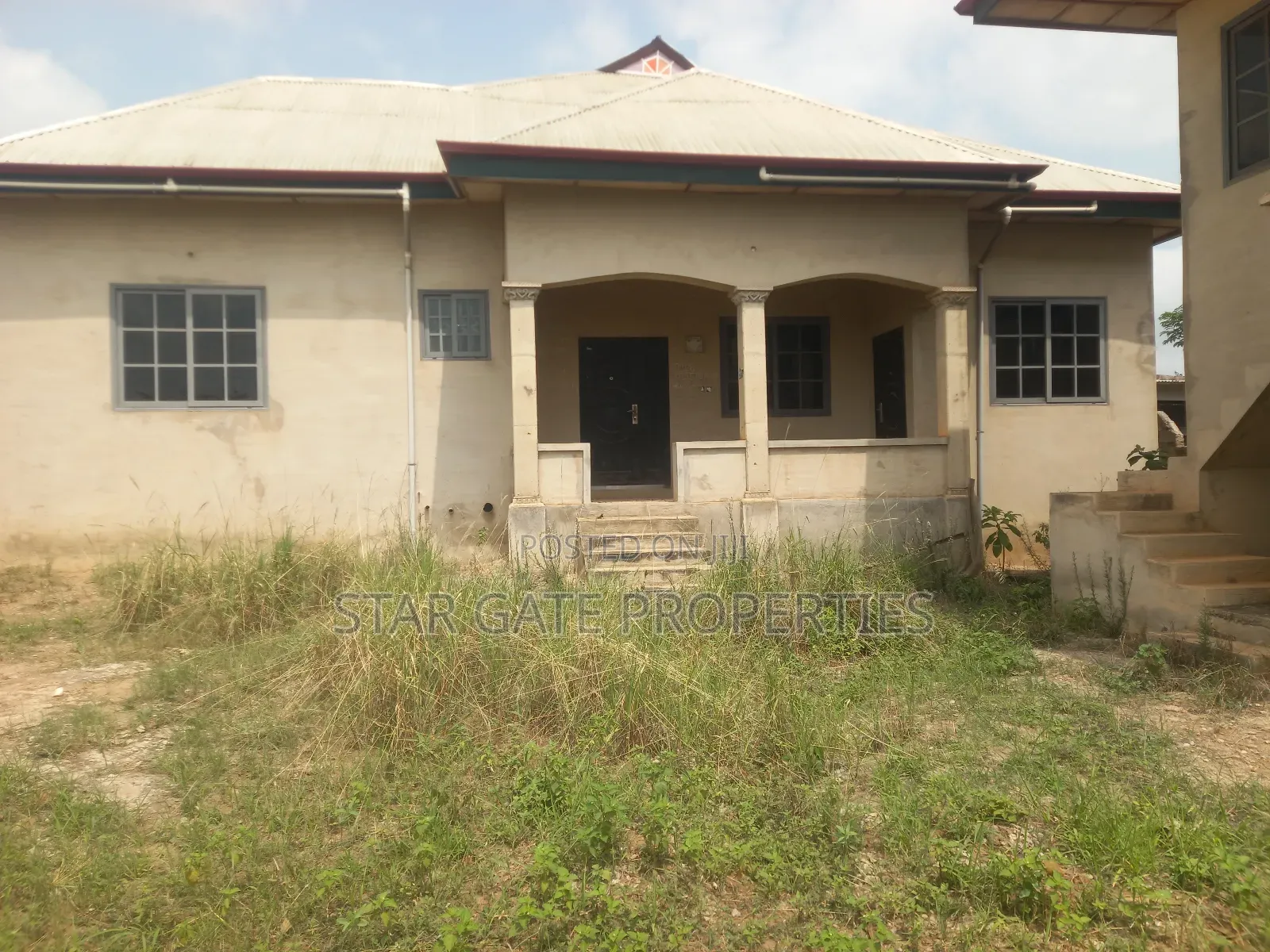 6bdrm House in Mampongteng Dumanafo, Kumasi Metropolitan for sale