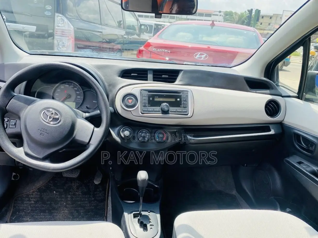 Toyota Vitz 1.3 FWD 3dr 2012 Blue
