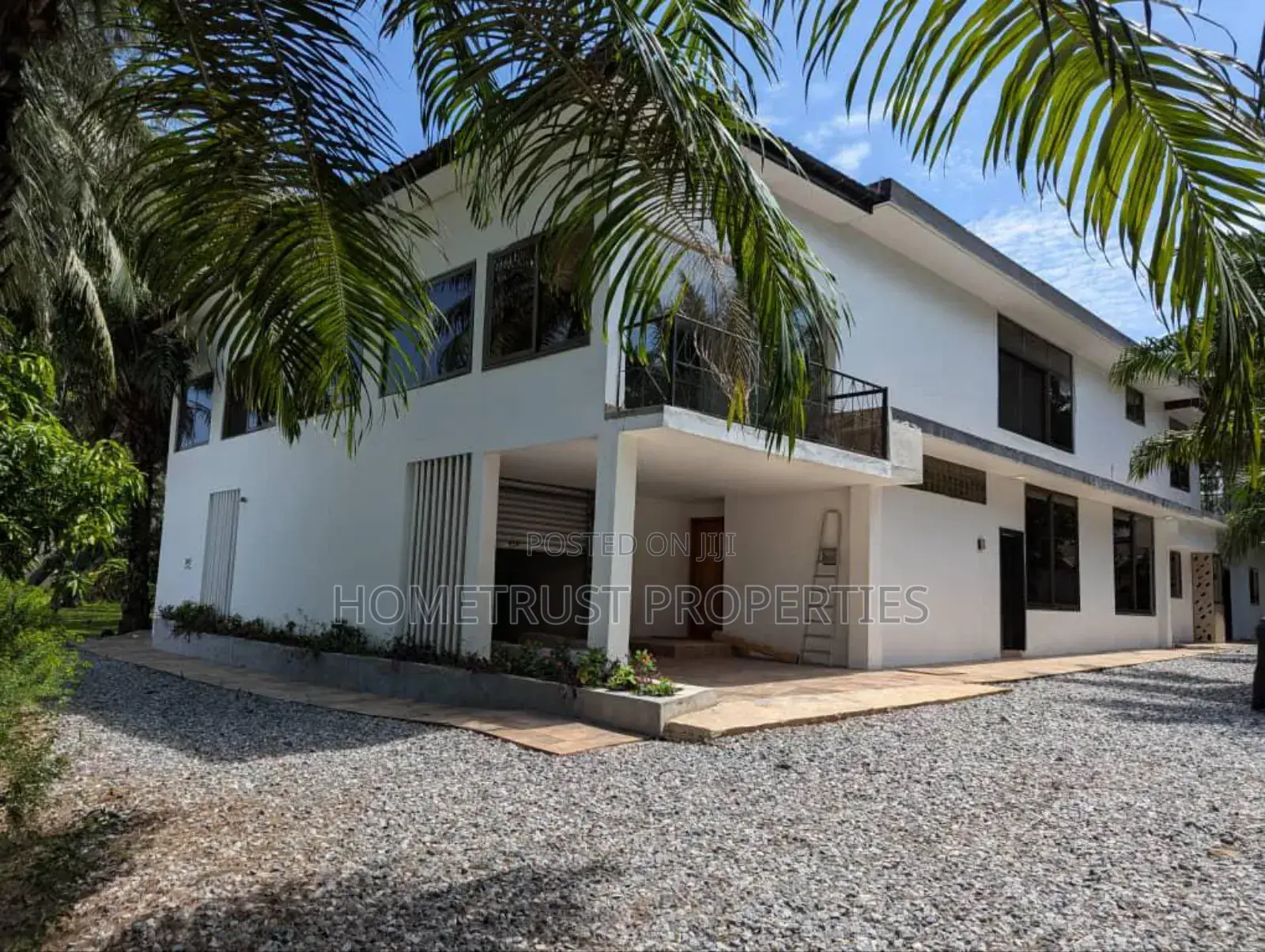 8bdrm House in Hometrust, Cantonments for rent