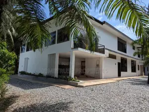 8bdrm House in Hometrust, Cantonments for rent