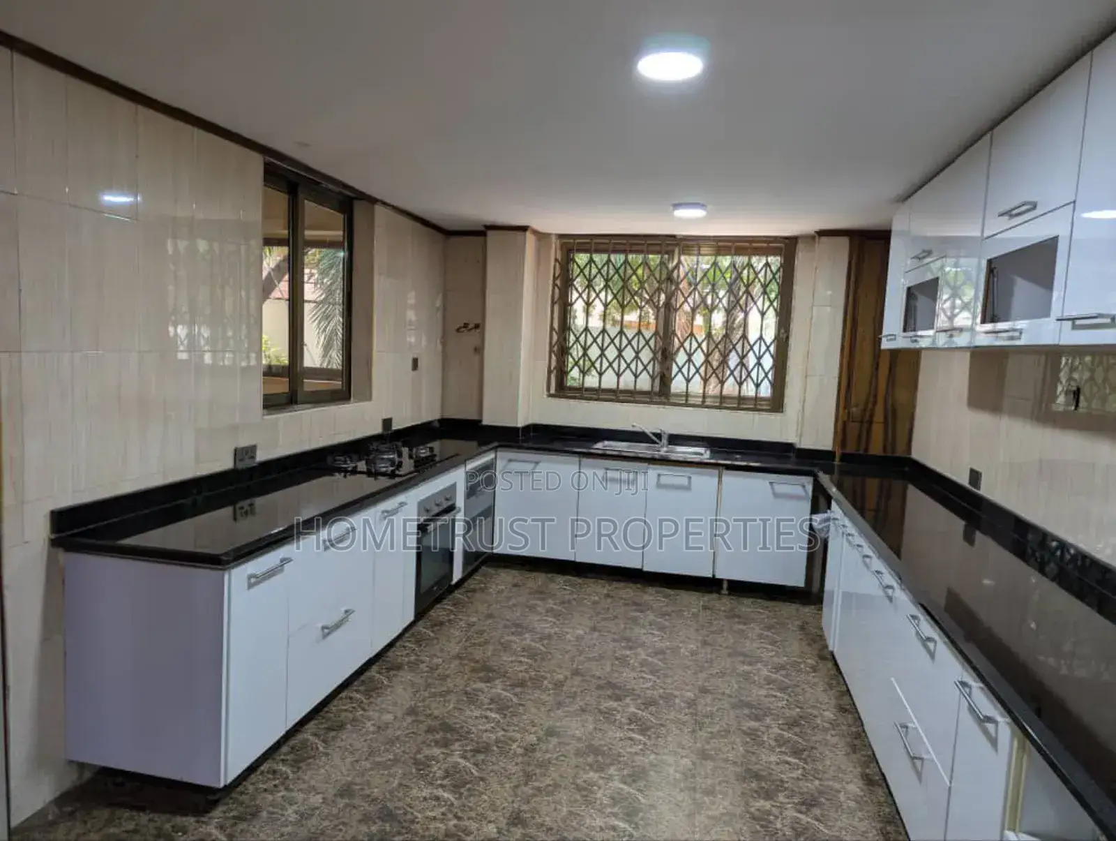 8bdrm House in Hometrust, Cantonments for rent