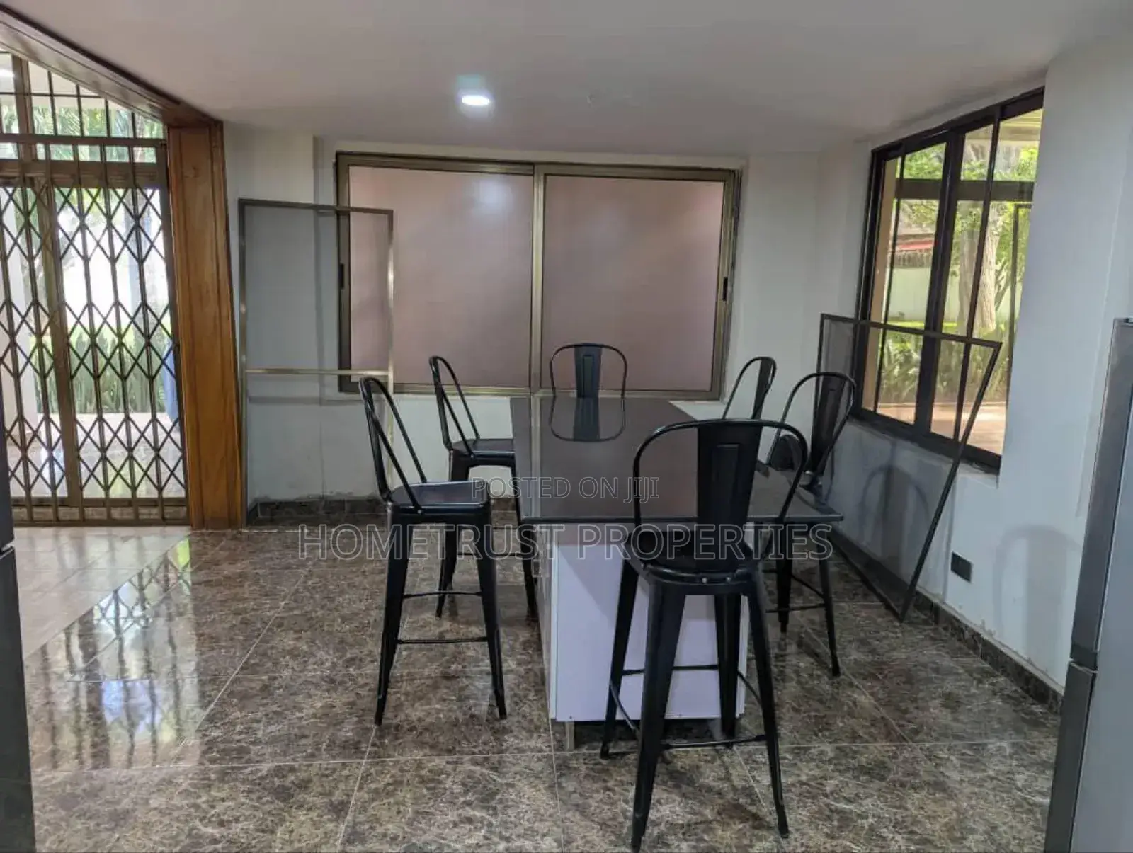 8bdrm House in Hometrust, Cantonments for rent