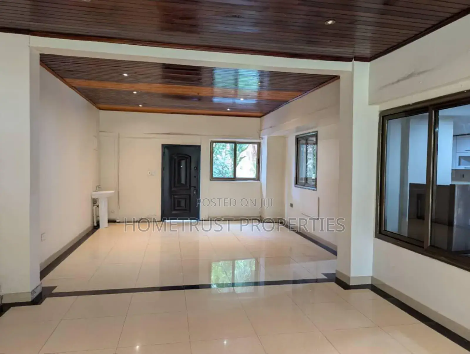 8bdrm House in Hometrust, Cantonments for rent