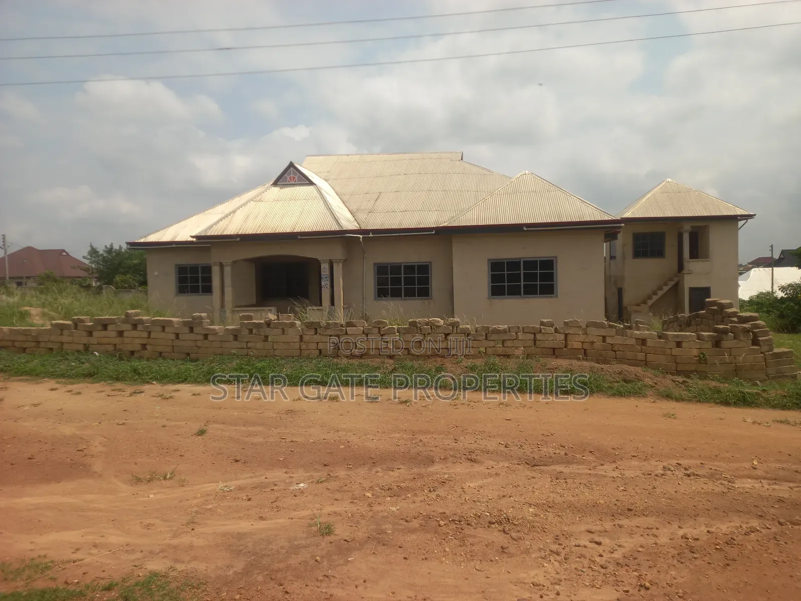 6bdrm House in Mampongteng Dumanafo, Kumasi Metropolitan for sale