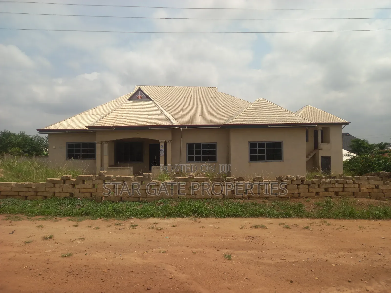 6bdrm House in Mampongteng Dumanafo, Kumasi Metropolitan for sale