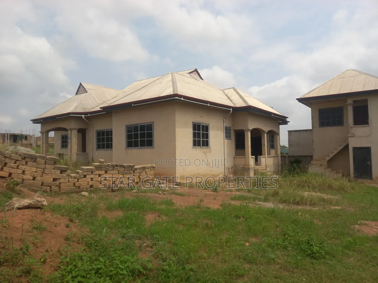 6bdrm House in Mampongteng Dumanafo, Kumasi Metropolitan for sale