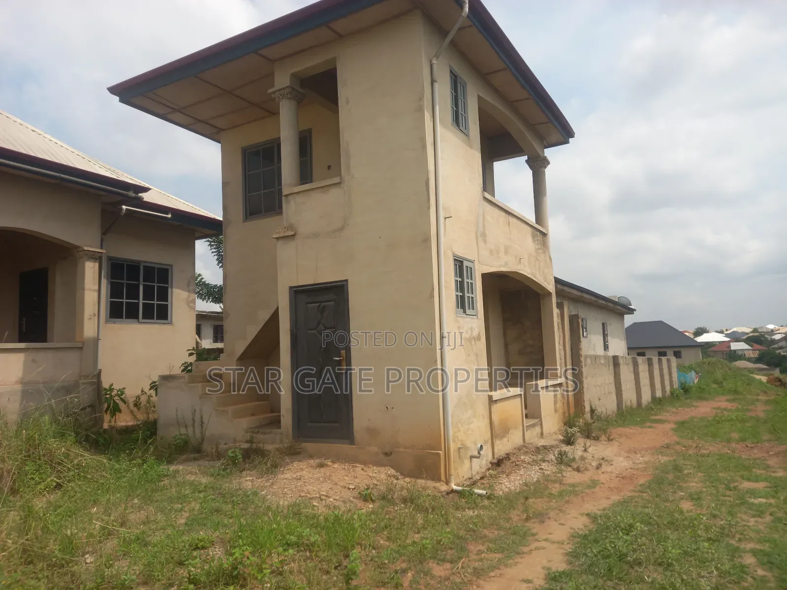 6bdrm House in Mampongteng Dumanafo, Kumasi Metropolitan for sale