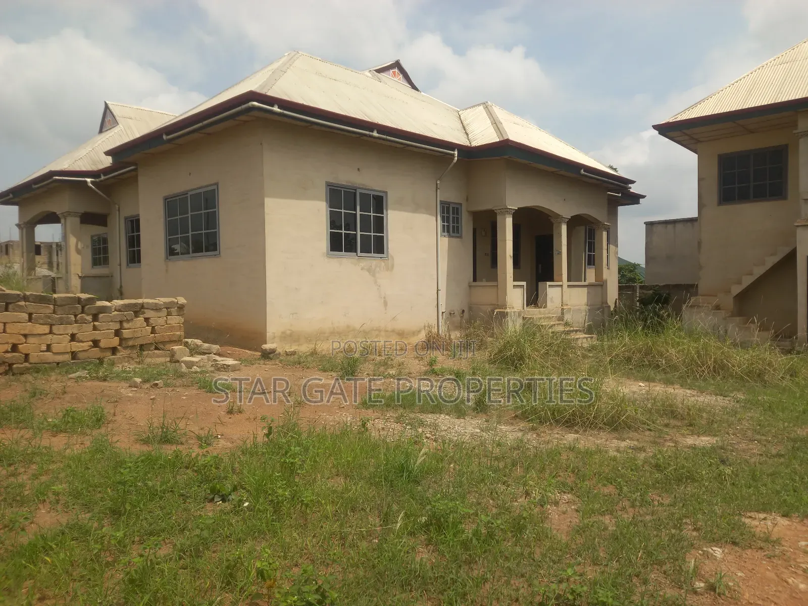 6bdrm House in Mampongteng Dumanafo, Kumasi Metropolitan for sale